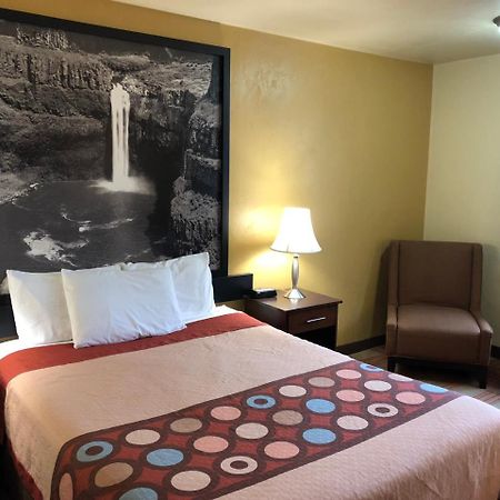 Super 8 By Wyndham Kennewick Motel Bagian luar foto
