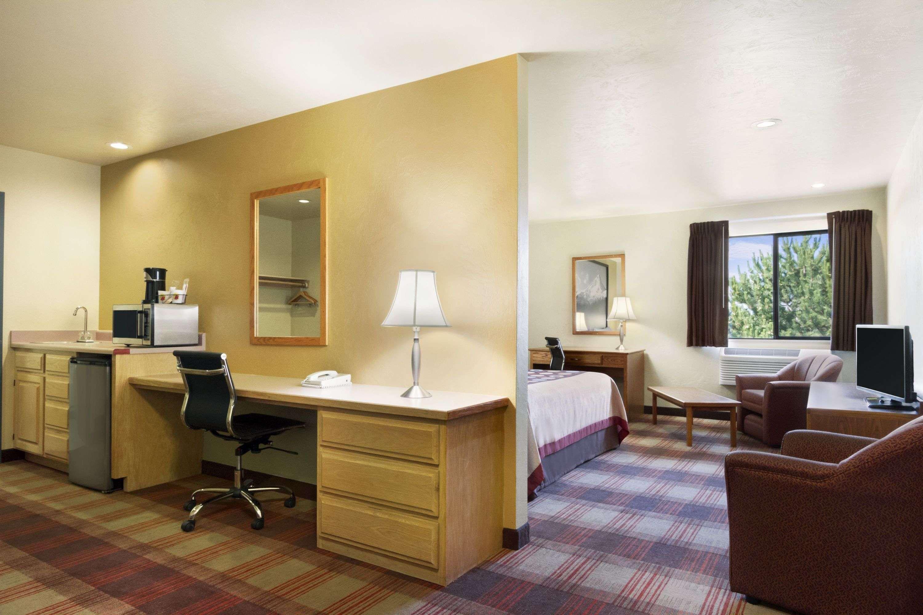 Super 8 By Wyndham Kennewick Motel Bagian luar foto