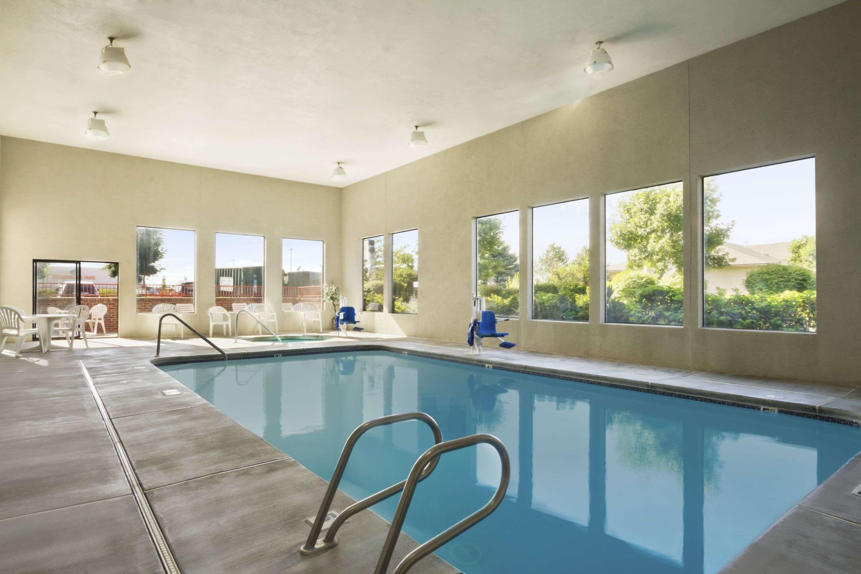 Super 8 By Wyndham Kennewick Motel Bagian luar foto