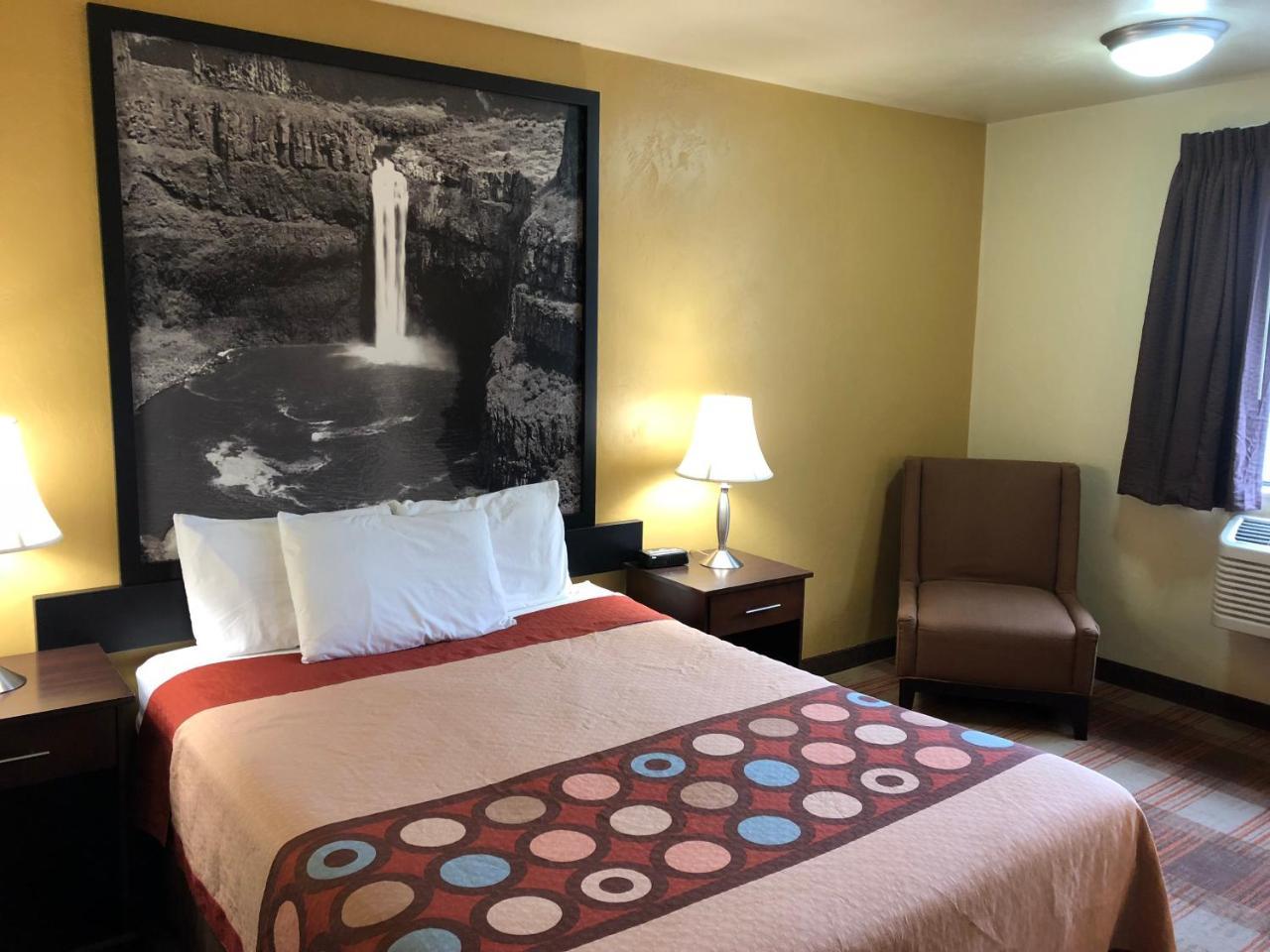 Super 8 By Wyndham Kennewick Motel Bagian luar foto